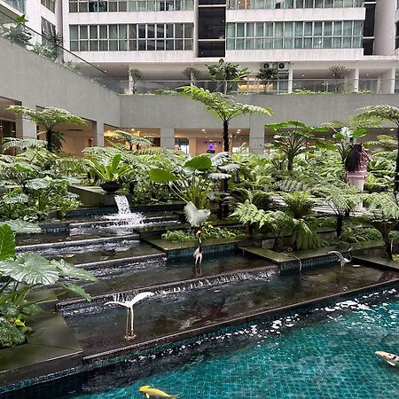 Modern Bauhaus Studio At Regalia Klcc Infinity Pool Kuala Lumpur Esterno foto