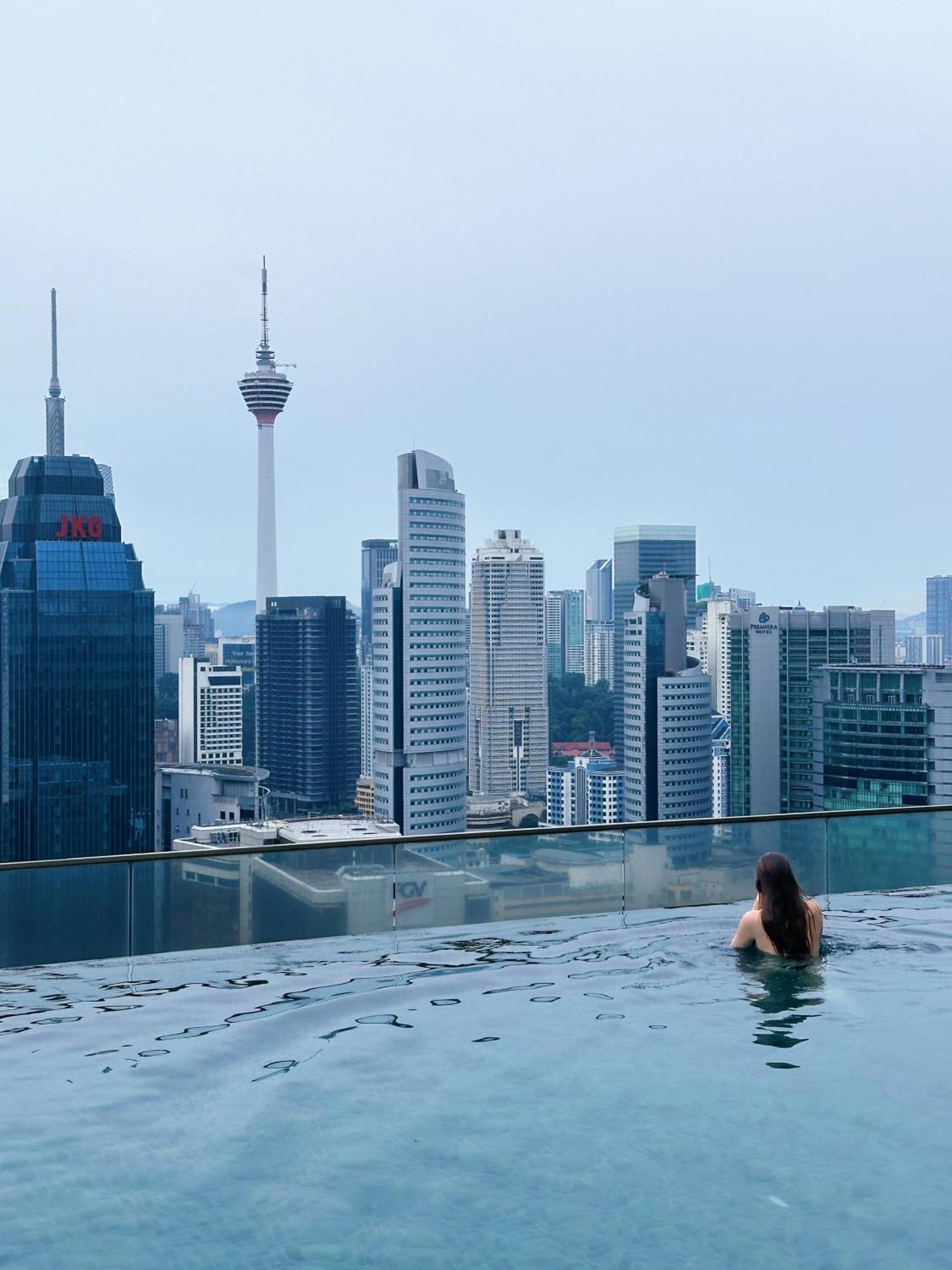 Modern Bauhaus Studio At Regalia Klcc Infinity Pool Kuala Lumpur Esterno foto